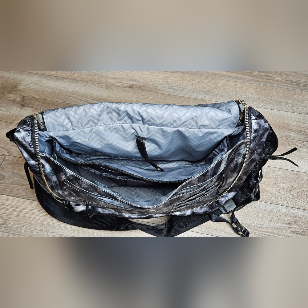 *RARE* LULULEMON Messenger Bag OFFERS WELCOME! - Picture 3 of 7